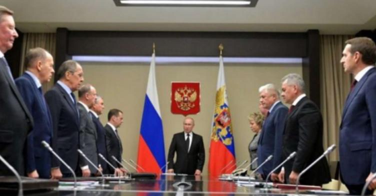 Феніта ля кσмедія: Оточення Путіна заявило про готовність щодо капітуляції – ексміністр