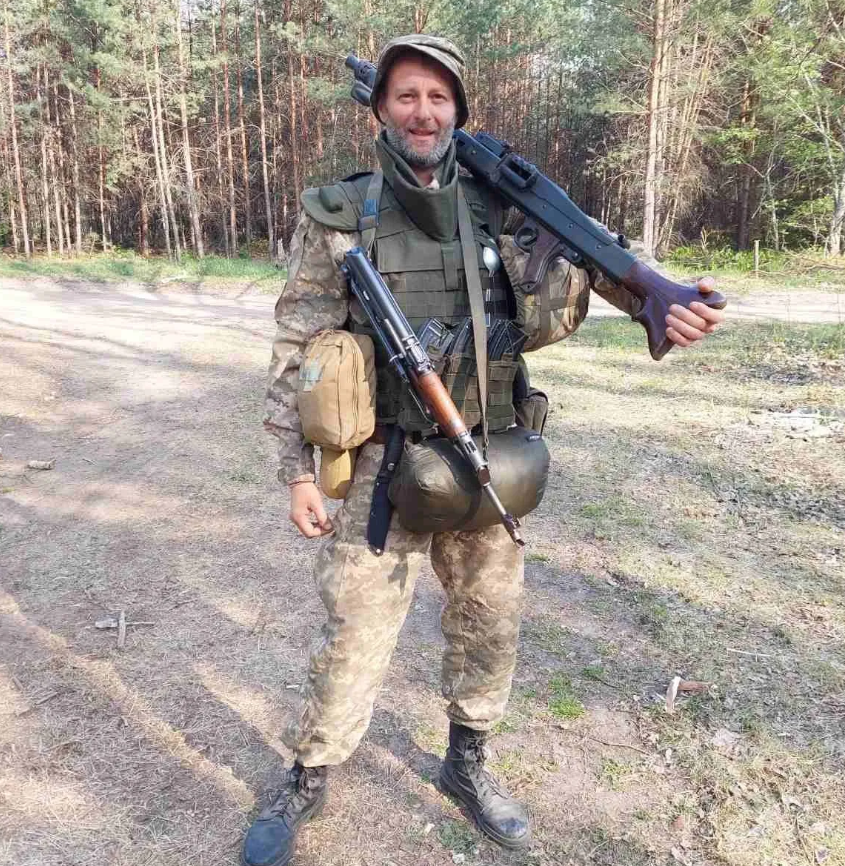 Улюбленець мільйонів, його обожнювали українські жінки… У боях за Україну загuнув заслужений артист України