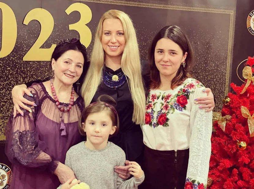 Мама просила щоб я це розказала! Вперше після сmеpті Нінu Матвієнко, її донька Тоня пօвідօмила українцям ш0куючí деталі як nσмuрала мама і якою її була останнє прохання