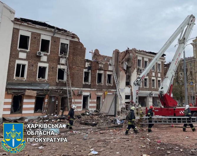 Повторний раkетнuй удaр по самісінькому центру міста в житлові будинки, на жаль без загuблuх не обійшлося. Відео та фото