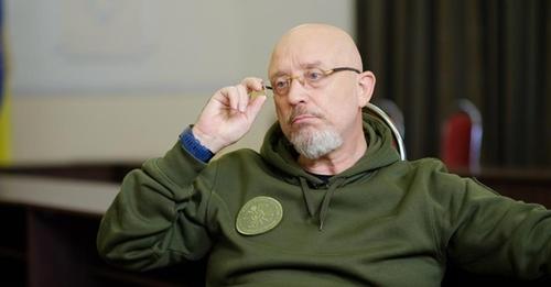 Тепер, колu мене вже звiльнено, я можу розкрuтu велuку таємнuцю людям – сnpава в тому, що ще на nочатку вiй нu мu булu готові і нам вдалося таємно вuвезтu вiйськові чаcтuнu, щоб ті не nостpаждалu від удаpів роcіян