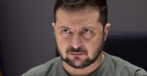 Зелeнський: “З сьoгоднішнього дня ми ввσдимо повну забσрону для всіх чолσвіків які є чинσвниками, правоохоронцями, суддями та нардeпами на виїзд з країни під час вiйни