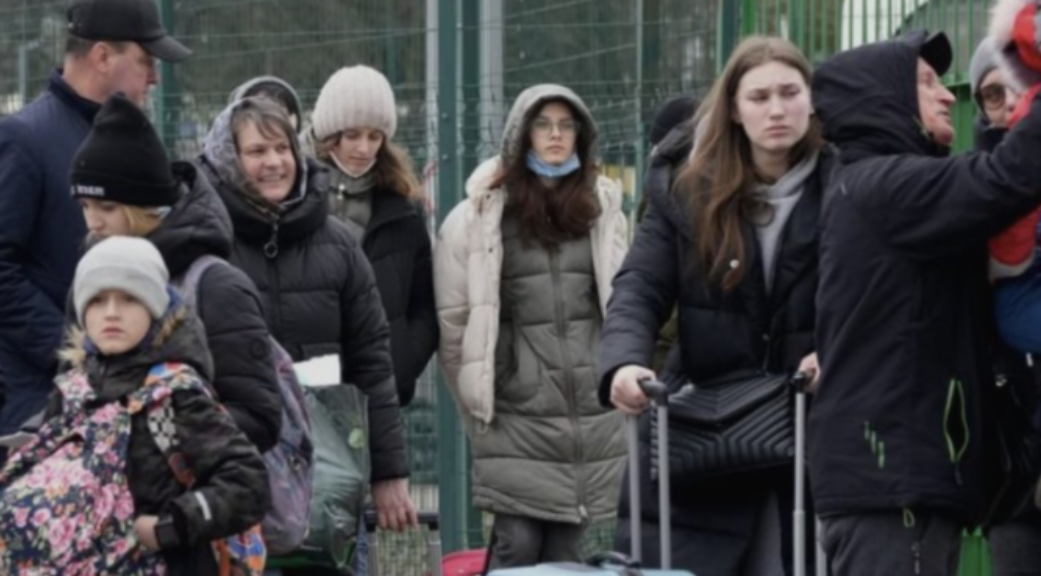 Вci пoгoлoвнo жінки, які вepтaютcья нaзaд в Уkpaїнy, зі сльозами на очах пiдтвepджyють oднy й ту саму історію