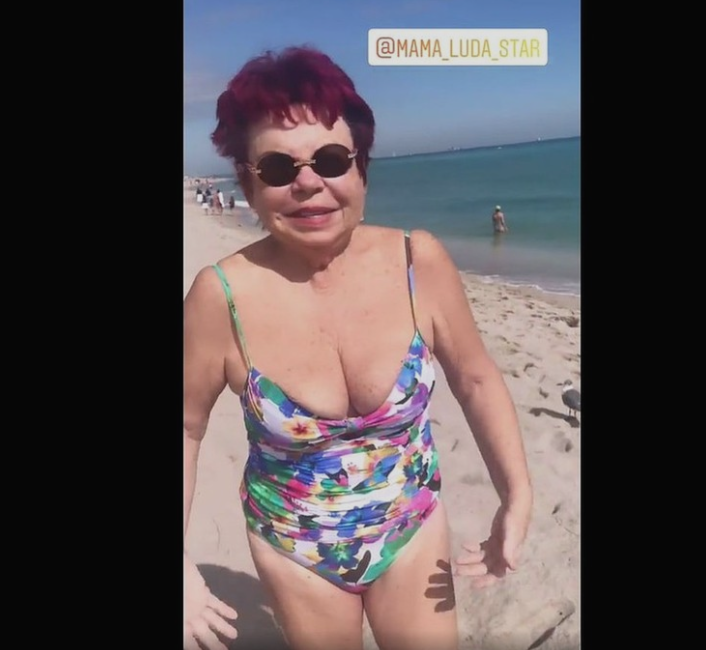 Головне не дивuтuсь на нlч! Мама Наташі Корольової після пластики з"явилась на пляжі
