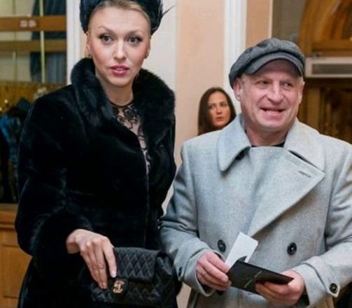 Оставил жену ради Оли. Как выглядит муж Поляковой, которого она прячет от фанатов