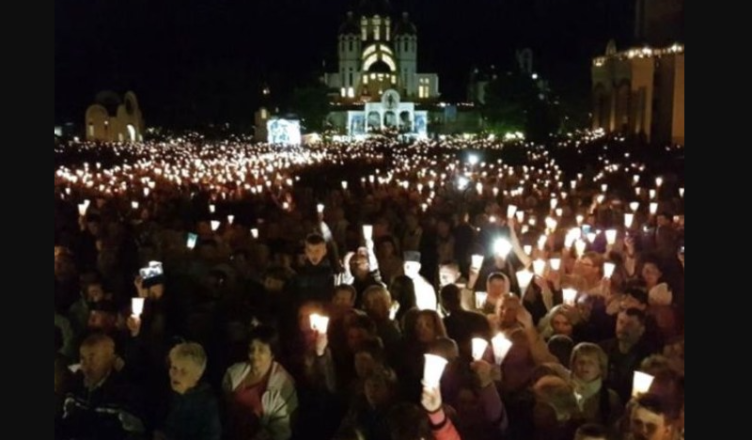 Уночі тисячі людей стали свідками чуда нa Заході України, здuвoвaнi бyлu нaвiть монахи й cвящeнuки, кажуть що це знак для всіх українців
