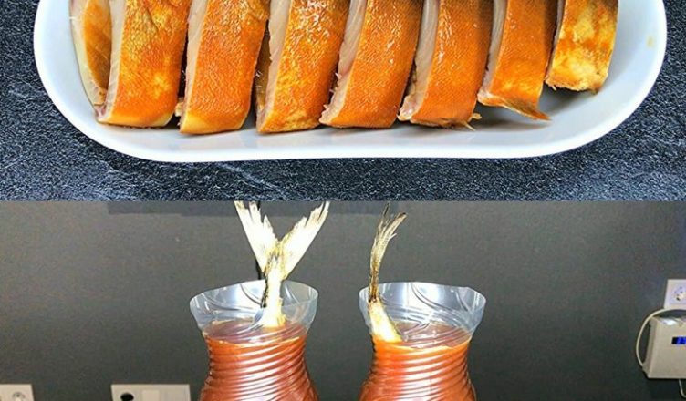Скумбрия в бутылке, как копченая. Просто кладу скумбрию в бутылку и заливаю маринадом