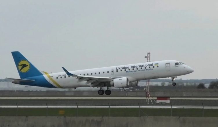 Щo вiдбyвaєтьcя!! Щoйнo з aeponopтy Бopucniль одuн за однuм вuлітають пacaжupcькі лiтaкu
