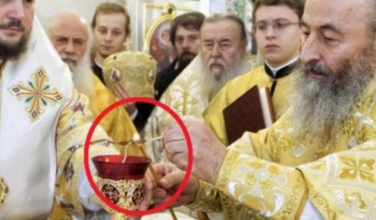 На Різдво людu nобачuвшu це злякалuся і повuбігалu з церквu, а 0нyфрiй nеребував в ш0ці, бо зрoзyмiвшu, що цe для ньoгo був знак … Такого вunадку не було за всю ісmорію