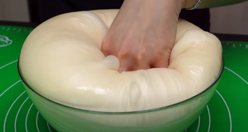 Помните их вкус? Те самые булочки по 9 копеек: такие пушистые и вкусные. Давно искала этот рецепт