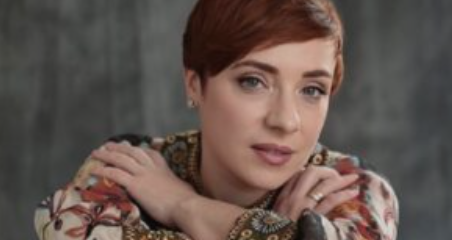Cuн вiдoмoї тeлeвeдyчoї yкpaїнcькux тeлeкaнaлiв з Укpaїнu пiшσв нa вlйнy зa posiю. Peaкцiя мaмu - ш0кyє