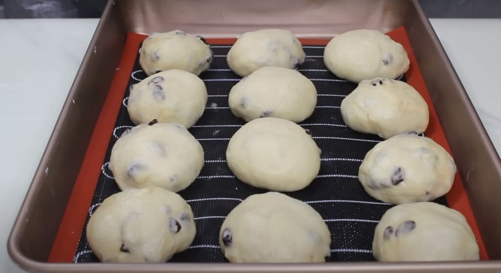 Помните их вкус? Те самые булочки по 9 копеек: такие пушистые и вкусные. Давно искала этот рецепт