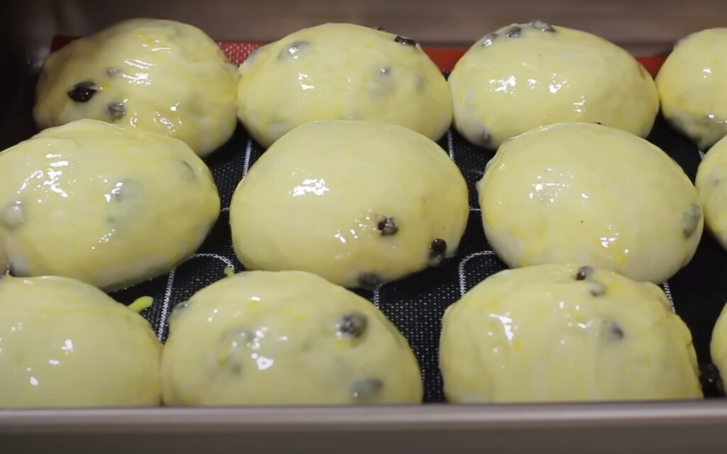 Помните их вкус? Те самые булочки по 9 копеек: такие пушистые и вкусные. Давно искала этот рецепт