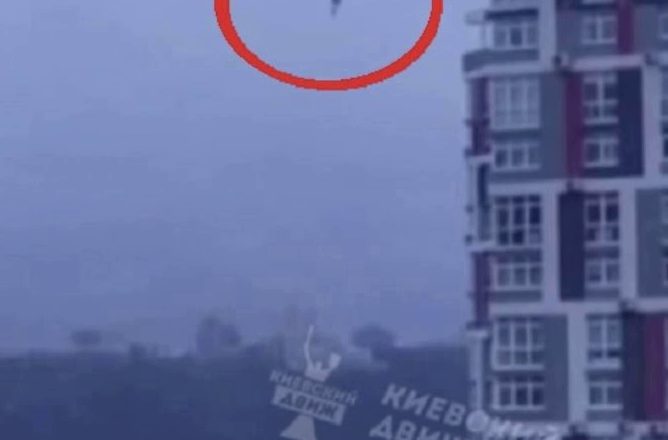 Під час маsованого yдаpy в Києві посталося справжнє чудо! Кияни зняли це на відео!