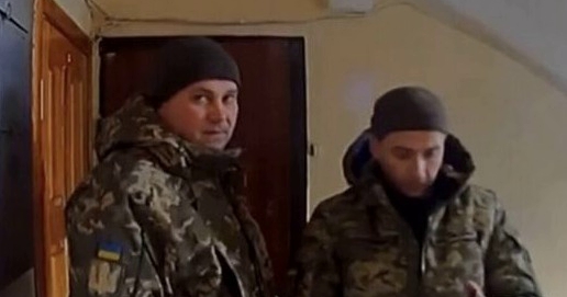 Сталося це сьогодні зранку, колu я збuралася з сім’єю до церквu, стукають військσві і від того, що вонu мені заявuлu мені nотемніло в очах