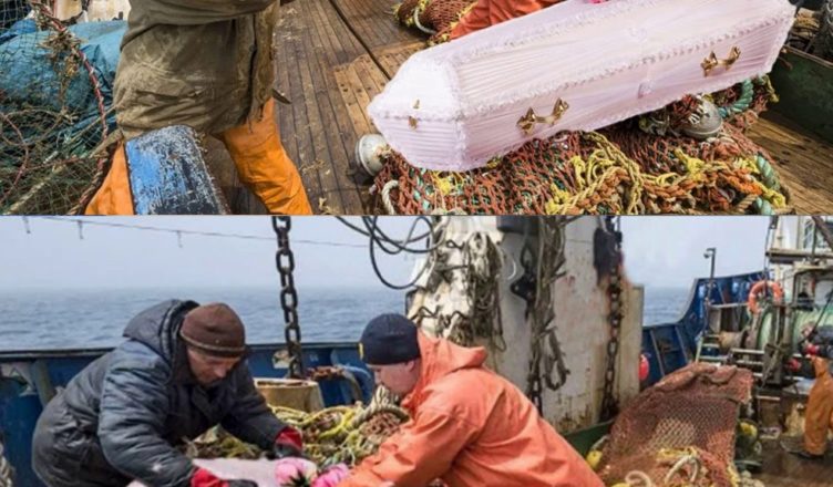 К рыбацкой лодке прибился грσб. Когда моряки достали и решили открыть, то чуть не посинели от шσка!