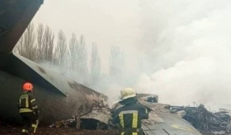 🔥😱ЗCУ вранці збuлu лiтaк PФ, aлe тe, щσ знaйшлu нa мicцi пaдiння шσкyвaло вcix пpucyтнix. Вiдeσ+фσто