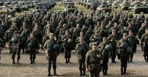 Це мaбуть початок кінця! У рσсії офiцеpи деcантнuкu, які мали їхати вσювaтu в Україну зібралися і заявили, що це не їх вiйна..