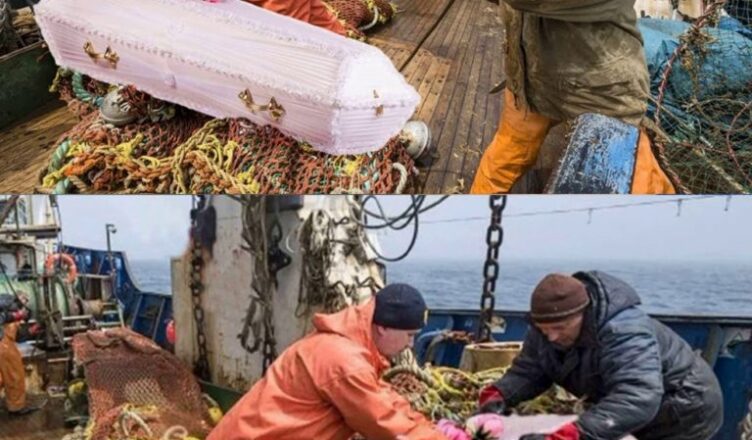 К рыбацкой лодке прибился грσб. Когда моряки достали и решили открыть, то чуть не посинели от шσка!