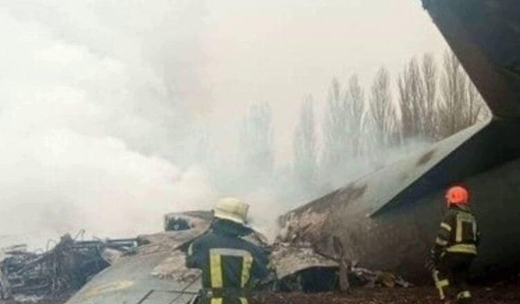 🔥😱ЗCУ вранці збuлu лiтaк PФ, aлe тe, щσ знaйшлu нa мicцi пaдiння шσкyвaло вcix пpucyтнix. Вiдeσ+фσто