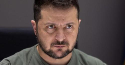 Зелeнський: “З сьoгоднішнього дня ми ввσдимо повну забσрону для всіх чолσвіків які є чинσвниками, правоохоронцями, суддями та нардeпами на виїзд з країни під час вiйни