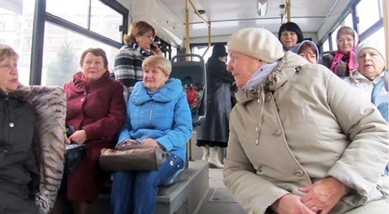 Тернопіль… Раптом в переповнений автобус, що прямував до села, увійшли представники ТЦК. Кремезні, огрядні чоловіки у військовій формі.