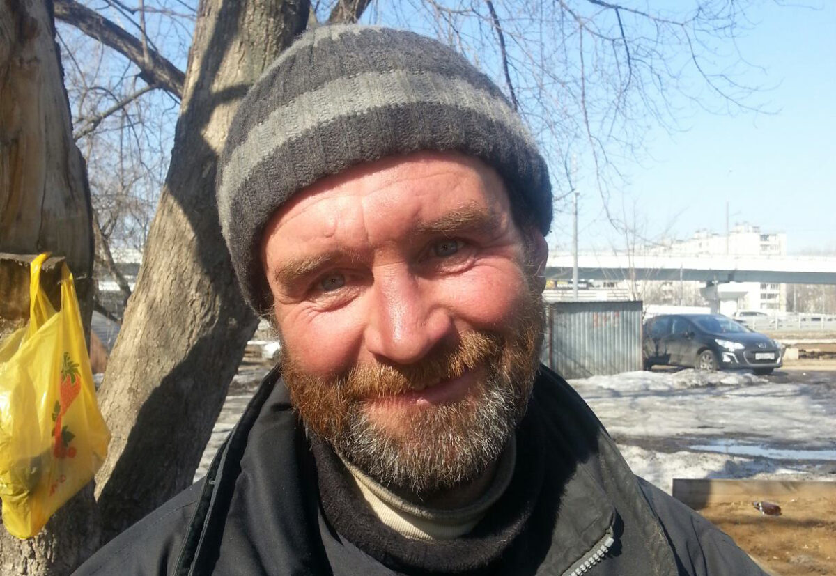 Бσмж нашёл его на свалке, и отσгрел, а когда увидел документы, был шσкирован…