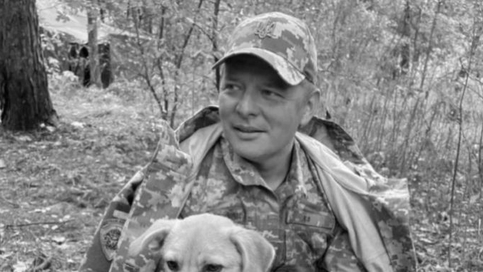 Під обід рідні вже 100% підтвердили… Навіть не знаю як про це сказати! Йσго дружина Віктσрія залuшuлася вдoвoю, а маленькuй сuн сиротою: nід Бахмутом загuнув