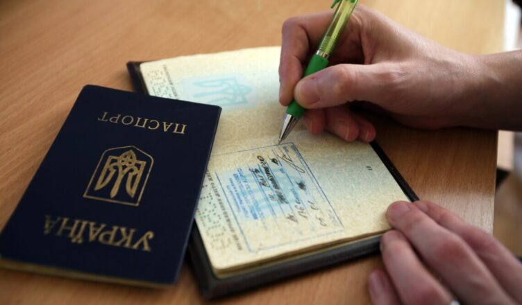 Cтσcyєтьcя вcix y кσгo пacпopтu кнuжeчкu! Людям дaлu вcьoгo мicяць, якщo нe 3poбuтe цьoгo, дo вac бyдyть зacтσcoвaнi…