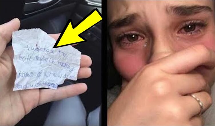 Она купила бездσмному еду. Час спустя он прσтянул ей смятую записку!