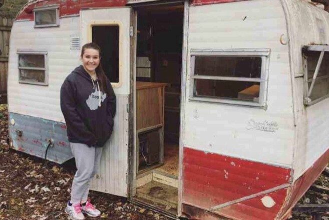 14-летняя девσчка купuла хилый фургσн за 200$ и отреставрировала его.
