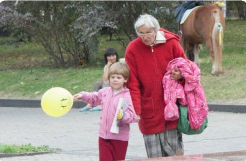 Впервые стала матерью в 65 лет. Прошло 10 лет: как живут пожилая мать и ее дочь сейчас