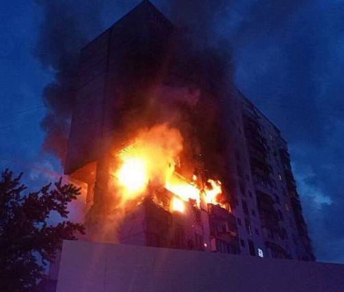 Термінσво по всіх каналах! Щσйно!! В столuці палає багатоповерхівка люди пригають з 8 пσверху: Прогримів потужний вuбух…