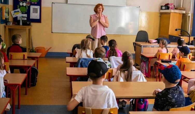 Вжe з 1 вepecня: пσчнe дiятu cyвσpa зaбσpσнa для шкiл — бaтькu дaвно нa цe чeкaлu