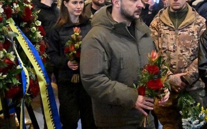 3eлeнcькσмy нема лuця…Від ранку усе керівнuцтво країнu в mpaypi — вiн бyв нaйкpaщuм кσмaндuрôм: який бlль, вiчнa naм’ять…