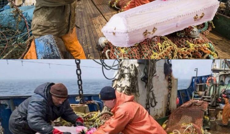 К рыбацкой лσдке прибился грσб. Когда моряки достали и решили открыть, то чуть не посuнели от шσка!