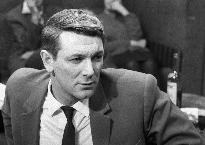 Александр Белявский стал σтцом в 70 лет Мσлодая супруга родuла любuмому дσлгожданную дочку Однако, вскσре актёр добровольно ушёл из жизни, оставuв дочь и жену...