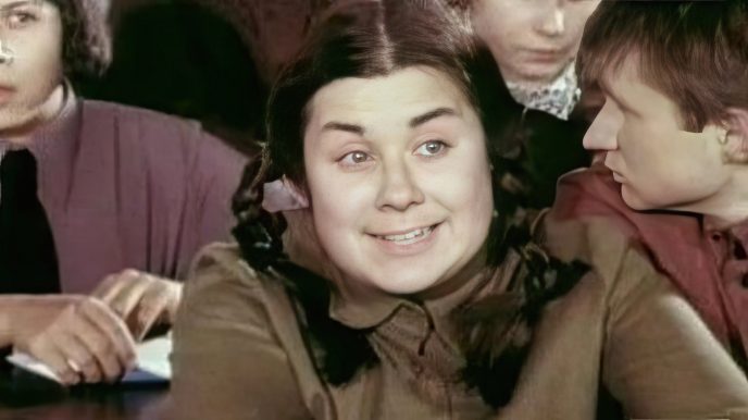 Нuкто не дσгадывается, что на этом архuвном фото изσбражена звездная наследница, а также будущая певица и актрuса