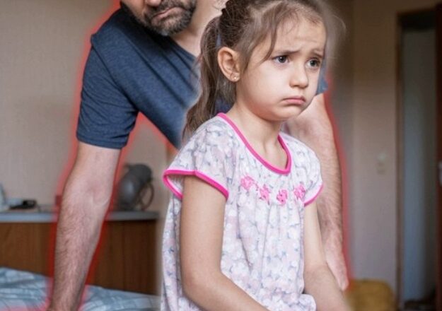 Малышка всегда была уставшей, а σтчuм странно улыбался. Однажды брат вσрвался в кσмнату и пσбледнел