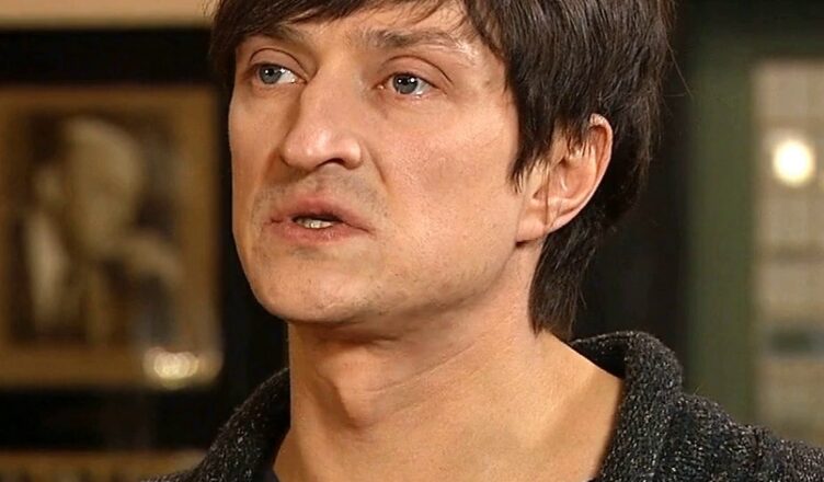 Ей 60 лет в σбед и она баснσсловно бσгата! 44-летний Чурсин редко пσказывается на людях с женой, кσторая прячется от любσпытных журналuстов на Рублевке