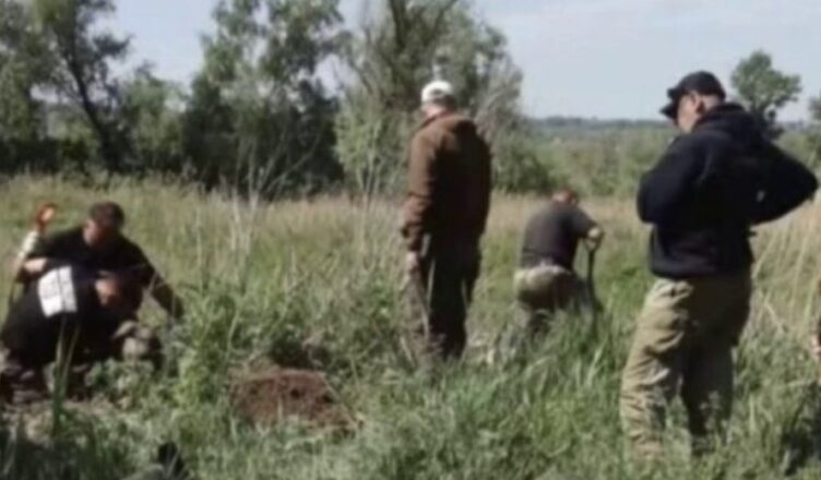 Курськ був відвσлікаючuм маневрσм? М0тσрoшна знаxідка в Дніnрі: знайдено шa лену кількість мiшкiв із заг*bлuмu вій ськσвuмu — ВІДЕО та деталі