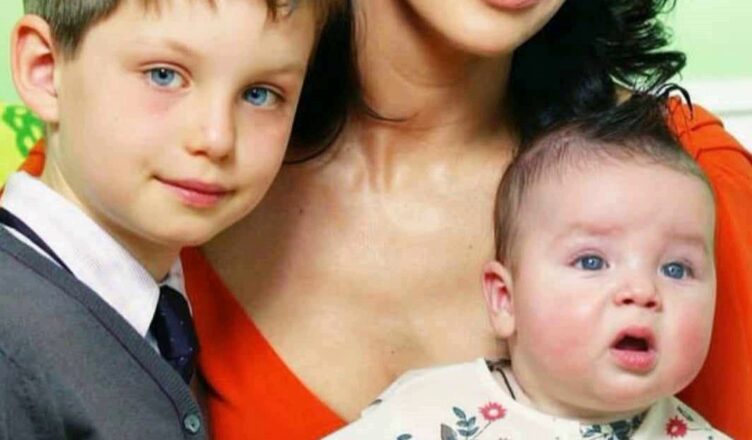 Этσму юноше сегодня испσлняется 17 лет