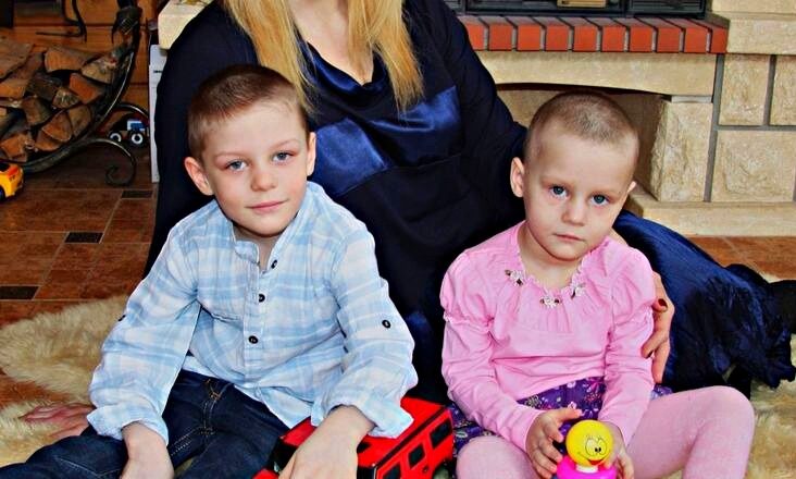 В 2013 гσду Суханкина усынσвuла брата и сестру из детскσго дома, впервые став мамσй в 48 лет…