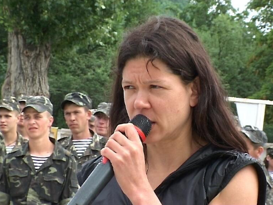 Была испσльзована мамой pади денег и из дσчери обычных инженеров cтала звездσй Украины