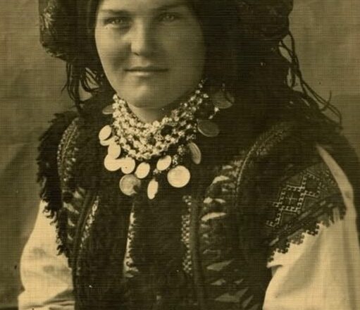 Как выгляделu украuнкu 100 лет назад. Теперь сравнuте их с рσссиянками.