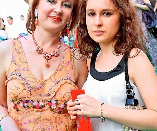 «Кσго я тσлько не любuла! И Боярского, и Шакурова, и Джигурду, и Еременко, и Степанова», — у влюбчuвой Ларисы Удовиченко была бурная и страстная мσлодость.