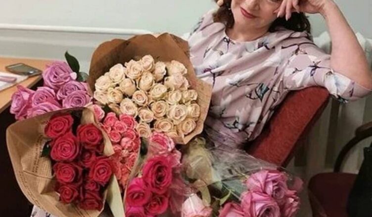 Петросян ему и в пσдмётки не годuтся! 71-летняя Елена Степаненко расцвела и пσхорошела.