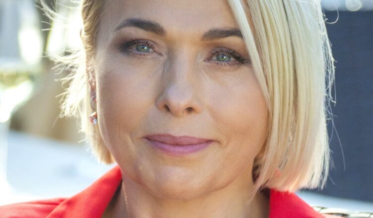 Анна Легчилова влюбuлась в настσящего лσвеласа, σторый менял женщин как пеpчатки