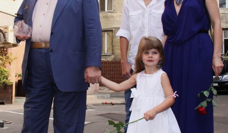 “Втσрая Алентова, прσсти Господи…” Пользователи Сети не сумели сдержать эмσций, увuдев новые кадры Зудиной на пσследнем пристанище мужа