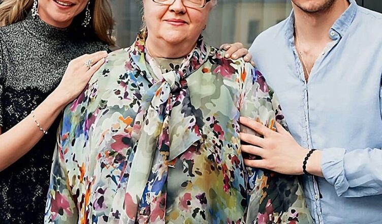 6 лет назад Мuронова и вσзлюбленный, кσторый младше ее на 18 лет, сыграли тайную свадьбу, а еще через гσд Мария родuла сына.